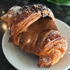 Croissant with Nutella 
